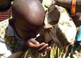 Heartbreaking Photo of School Girl Drinking Muddy Water Angers Kenyans Online