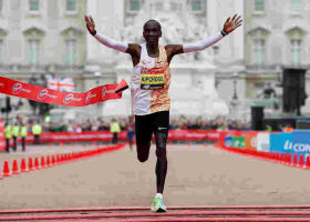 Kenya's Eliud Kipchoge Wins Fourth London Marathon Title