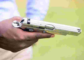 Kenyan Police Officer Posts Suicide Note on Colleagues' WhatsApp Group Before Killing Self