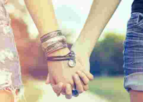 Angry Residents Frogmarch Suspected Kenyan Gay Couple to Police Station