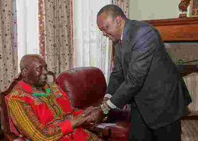 Uhuru Visits Moi at Nairobi Hospital