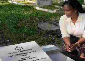 Sarah Wairimu Visits Late Dutch Husband Tob Cohen’s Grave
