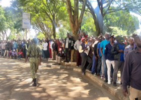 Kenyans Turn Out in Large Numbers to View Moi’s Body