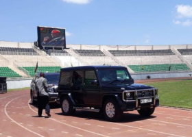 Uhuru Drives Himself to Nyayo Stadium in Nairobi