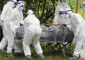 Kenya Reviews Protocols for Burial of Covid-19 Victims, to Get Rid of 'Men in White'