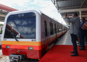 Uhuru Launches New Nairobi Commuter Rail Service 