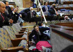 Trump Supporters Storm US Capitol, Clash with Police