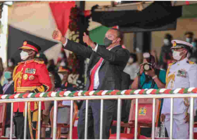 Madaraka Day Fete: Uhuru Breaks Protocol, Invites Raila to Speak Before Him 