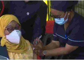Tanzania President Samia Suluhu Gets COVID-19 Jab in Policy Change