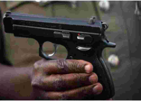 Daring Thugs Rob Senior Police Officer of His Firearm at Gunpoint in Mombasa 