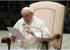 Pope Francis Calls on Parents to Support Gay Children 