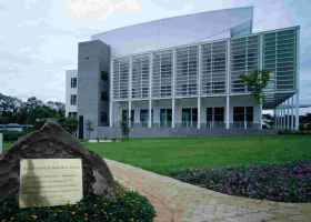 US Postpones Date for Raising Visa Fee to June 17