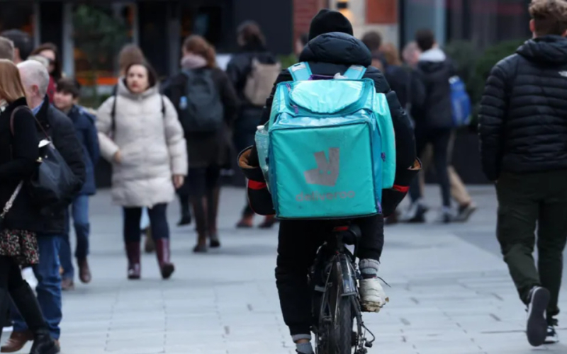 UK Cracks Down on Asylum Seekers Working Illegally as Delivery Riders
