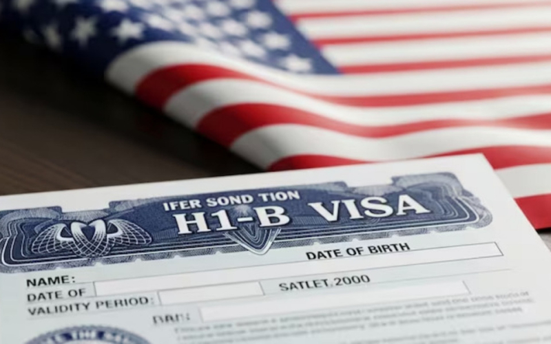 US Lawmakers Probe Major Employers for Prioritising H-1B Visa Holders Over Americans