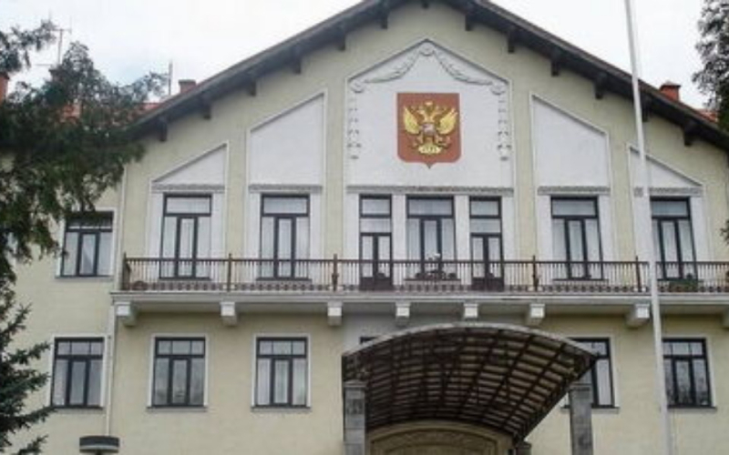 Russian Embassy in Nairobi Calls on Citizens to Register as Gulf Airspace Remains Closed