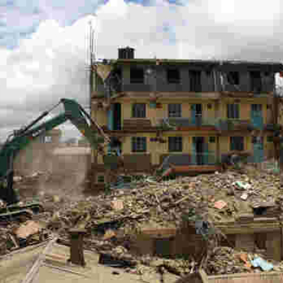Gov't Suspends Demolition of Illegal Buildings Countrywide
