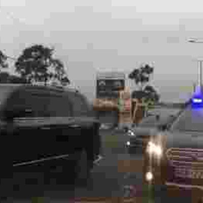 Activist Boniface Mwangi Blocks VIP Convoy Driving on the Wrong Side of City Road [VIDEO]