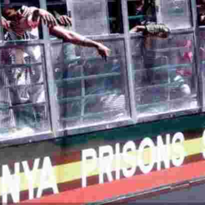 17 Inmates Escape after Vehicle Ferrying Them to Nairobi Gets Stuck in Traffic