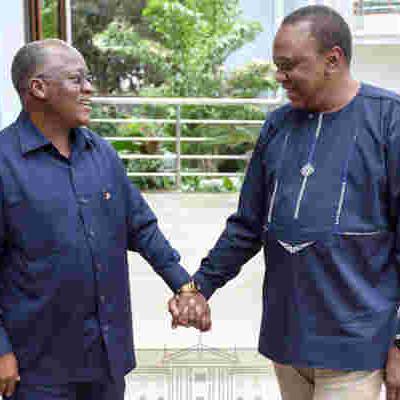 President Uhuru Delivers Sh100 Million Gold to Tanzania President Magufuli