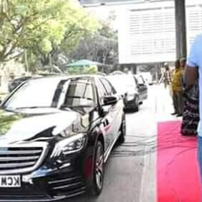 Inverted Number Plate on Uhuru’s Car Leaves Kenyans Puzzled 