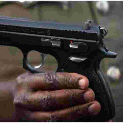 Daring Thugs Rob Senior Police Officer of His Firearm at Gunpoint in Mombasa 