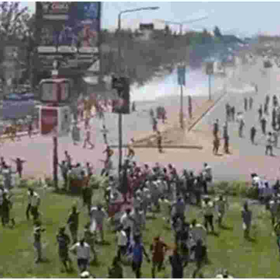 Chaos as Rowdy Youth Stone Deputy President William Ruto's Convoy in Kisumu  