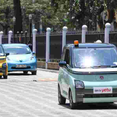 Ruto Drives Self in Electric Car to KICC for Youth Climate Assembly