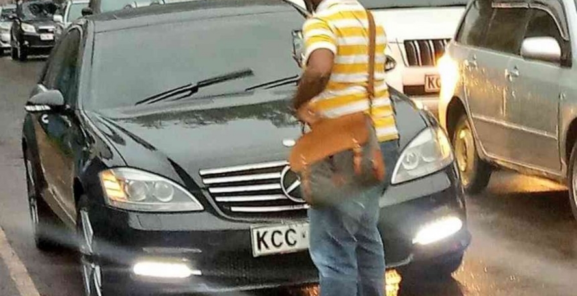 Brave Man Wins Kenyans' Hearts after Blocking MP's Car from Being Driven on the Wrong Side [VIDEO]