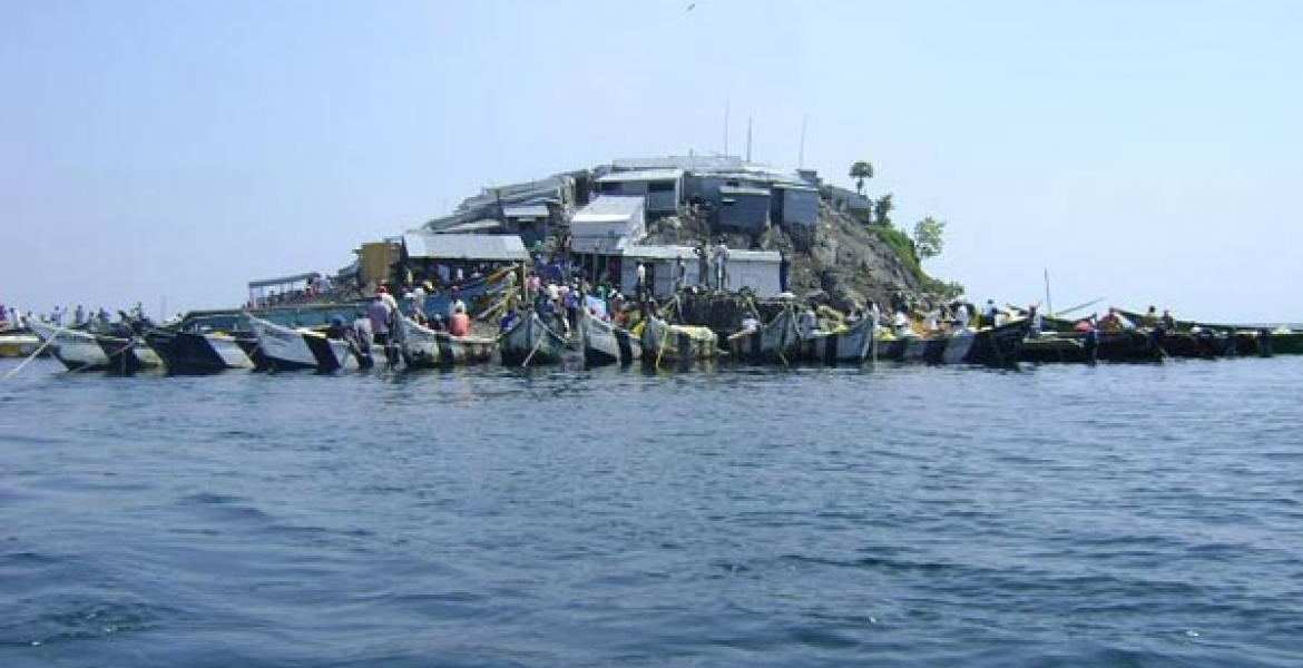 Ugandan Police Officers Forcefully Lower Kenyan Flag on Migingo Island as Row Escalates