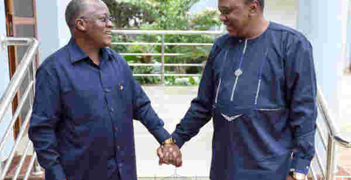 President Uhuru Delivers Sh100 Million Gold to Tanzania President Magufuli