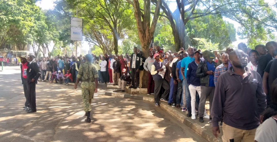 Kenyans Turn Out in Large Numbers to View Moi’s Body