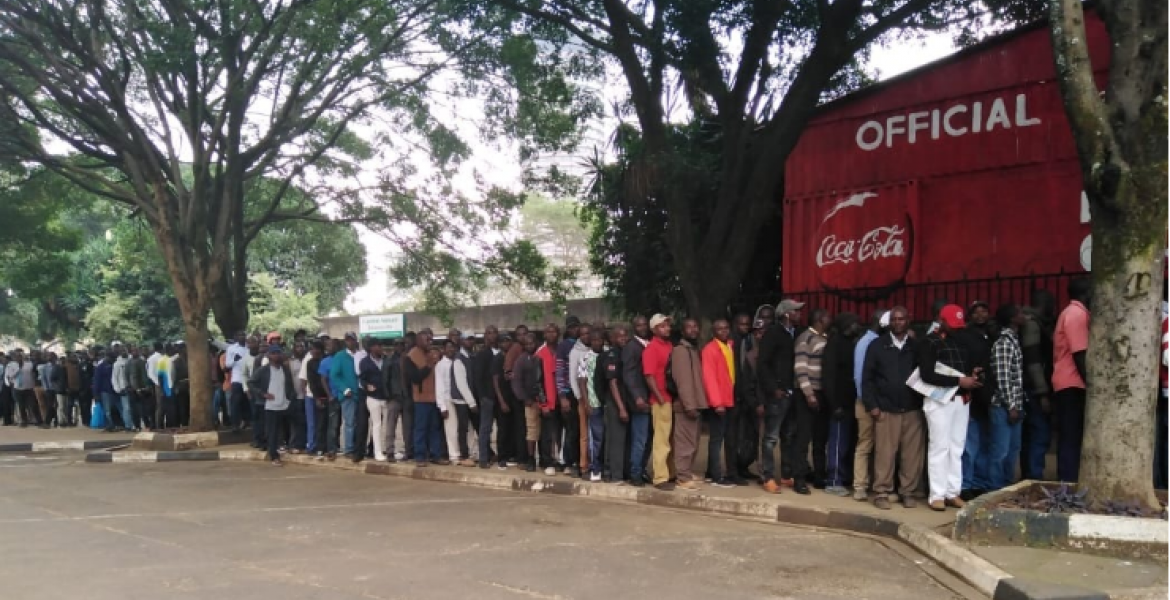 Thousands of Kenyans Queue to View Moi’s Body at Parliament