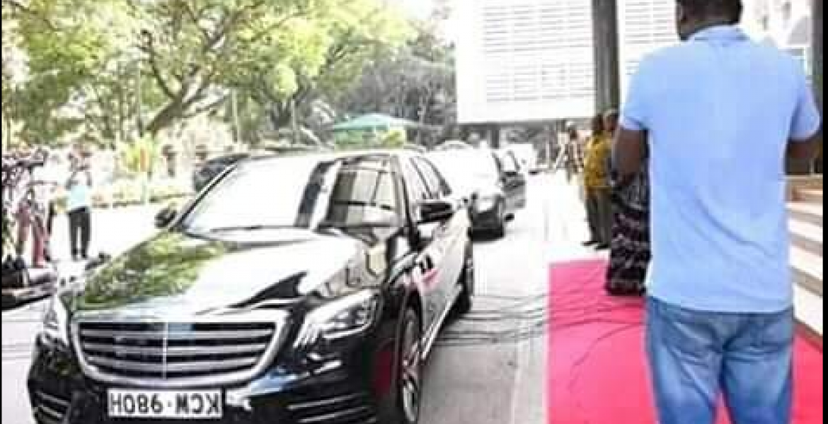 Inverted Number Plate on Uhuru’s Car Leaves Kenyans Puzzled