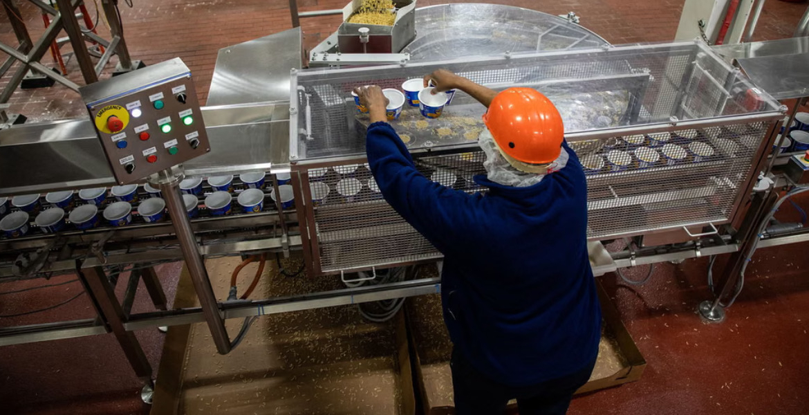 A Production Line at a Kraft Heinz Plant US Workers Say Immigration Crackdown Is Causing Labour Shortages