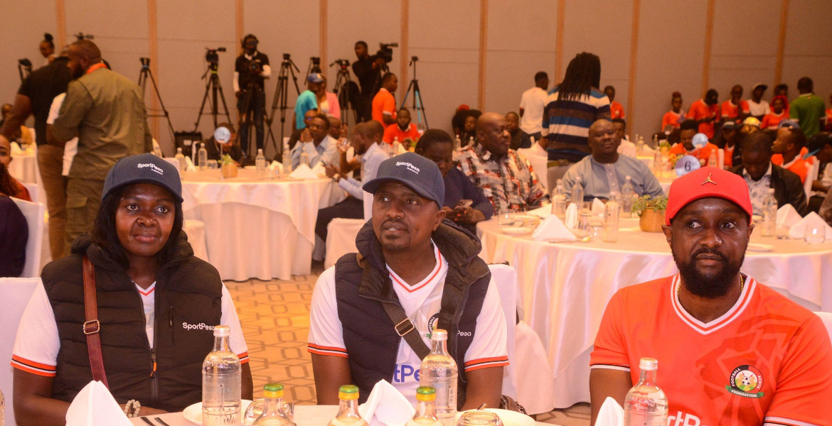 portPesa Mega Jackpot winner Bonnie Kamau with his wife Veronica Wahu, and SportPesa CEO Ronald Karauri What SportPesa Winner Bonnie Kamau Could Do With His Sh424M Fortune