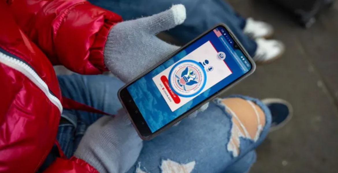 US Gives Undocumented Migrants $1,000 and Free Flight to Leave Voluntarily