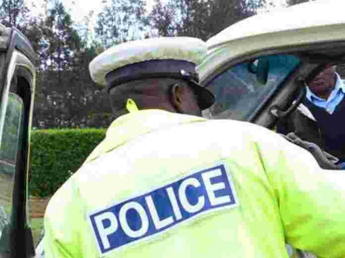 Nairobi Traffic Cop Refuses to Take Bribe from a Matatu Driver [VIDEO]