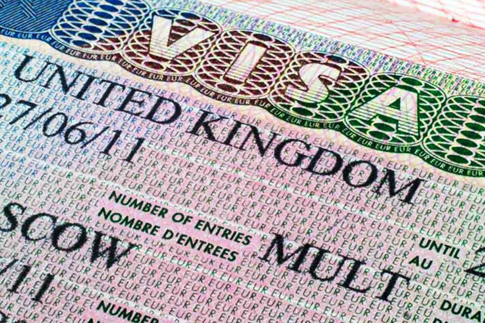 UK to Extend Visas, Permits for Foreigners Over Covid-19 Crisis