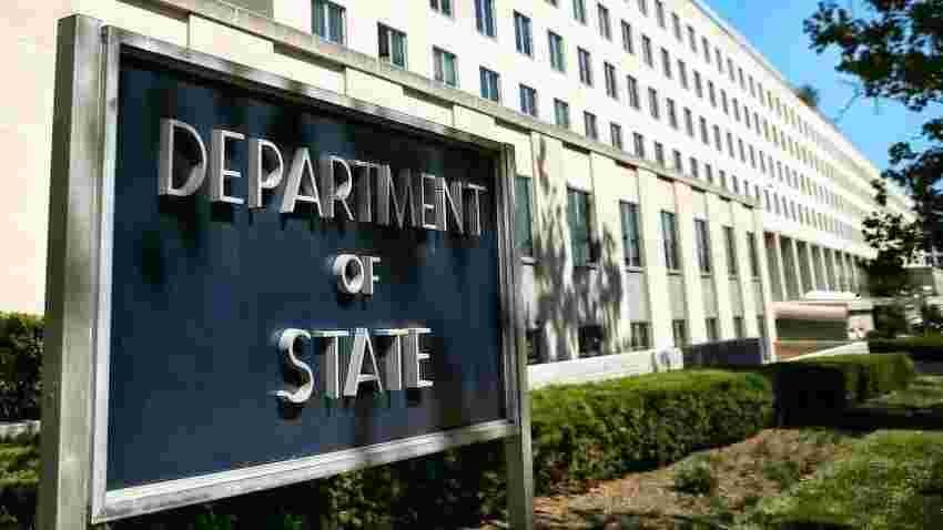 US Urges Citizens Abroad to Return or Risk Getting Stuck Overseas Due to Covid-19 Pandemic