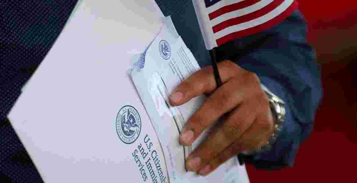 189,000 Green Card Holders Granted US Citizenship in the First Three Months of 2020