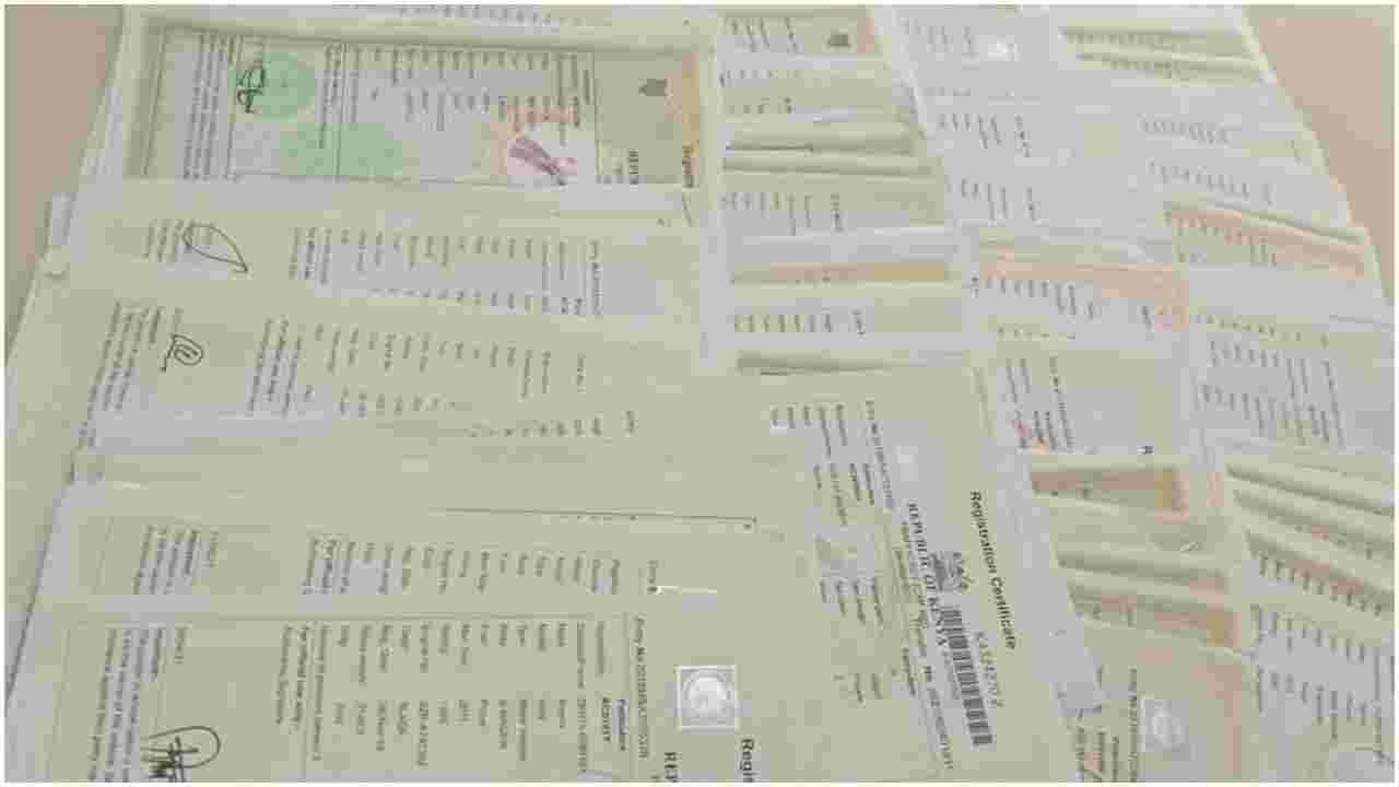450 Car Logbooks Recovered as Detectives Raid a Cybercafé in Nairobi