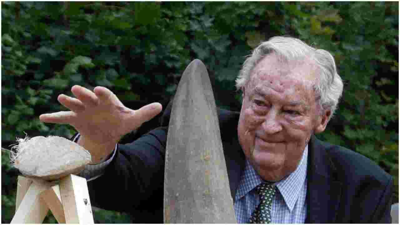 Kenyan Paleoanthropologist Dr. Richard Leakey Buried on a Ridge Along Rift Valley
