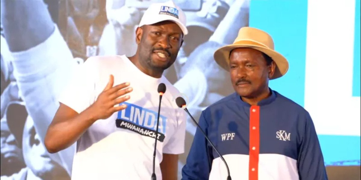 Sifuna Forced to Calm Supporters After They Heckle Kalonzo at Nairobi Event