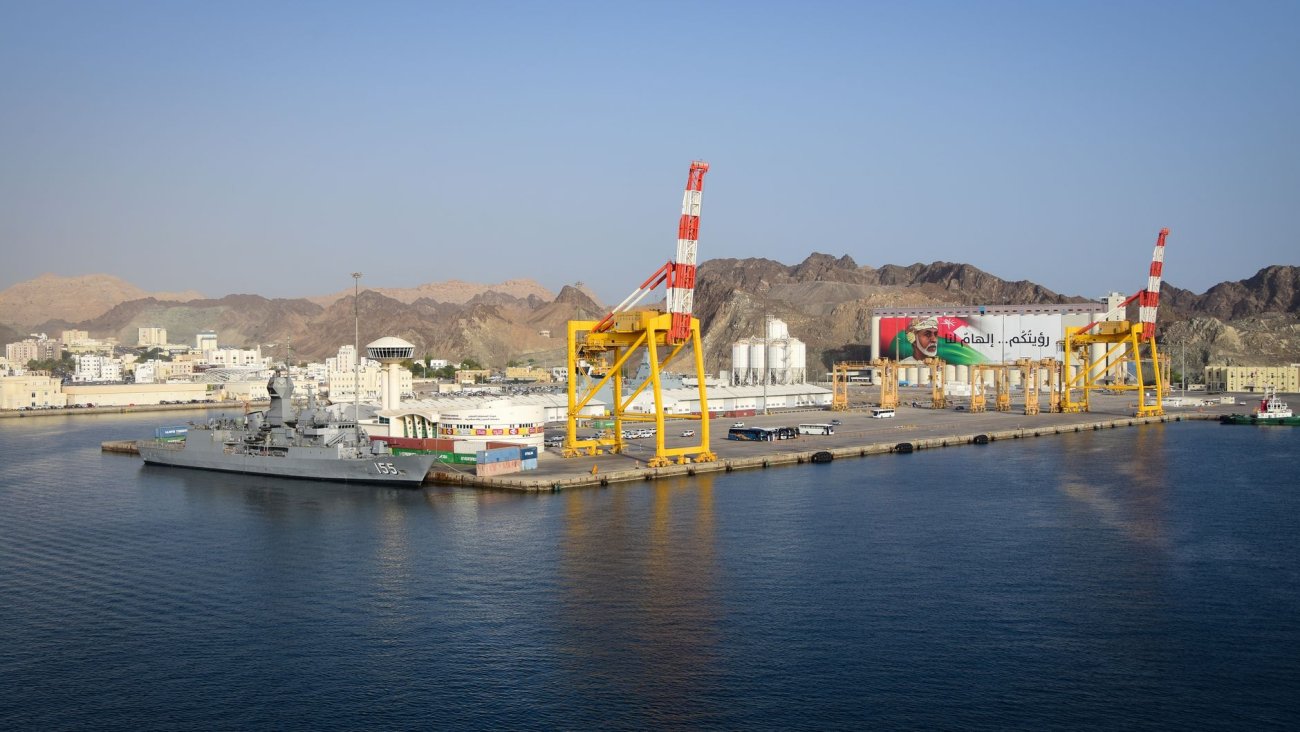 Global Shipping Disruption as Houthi Threats Prompt Tanker U-Turns
