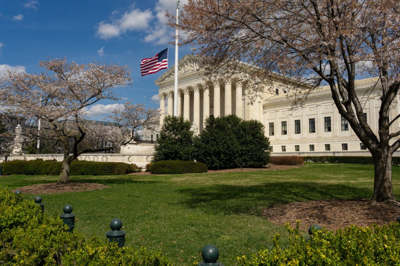 Class Action Lawsuit Challenges DHS Freeze on Refugee Green Cards