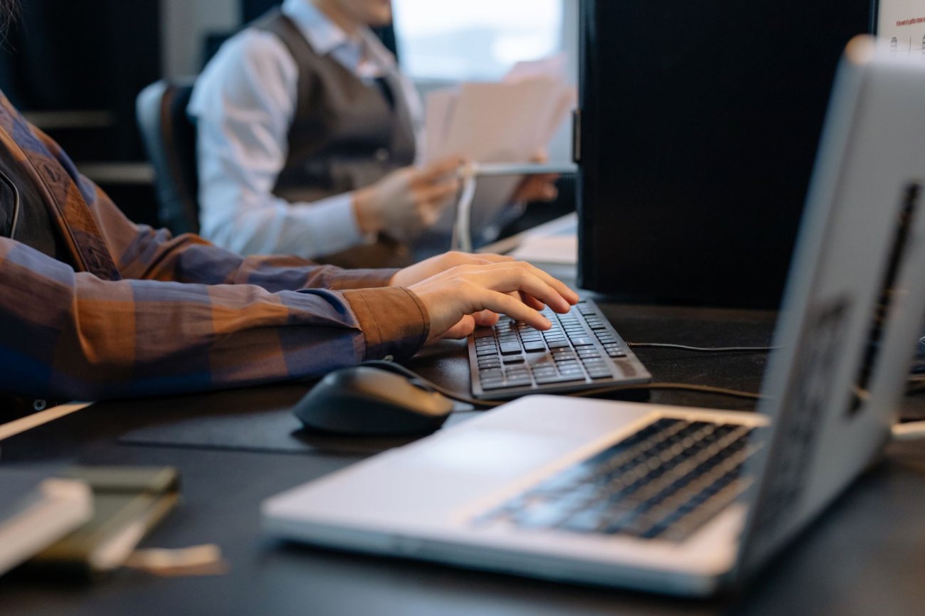 New US Bill Proposes H-1B Salary Threshold Increase to $140,000, Impacting Kenyan Professionals