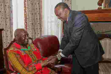 Uhuru Visits Moi at Nairobi Hospital