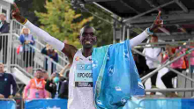 Kipchoge Breaks His Own World-Record Marathon Time in Berlin