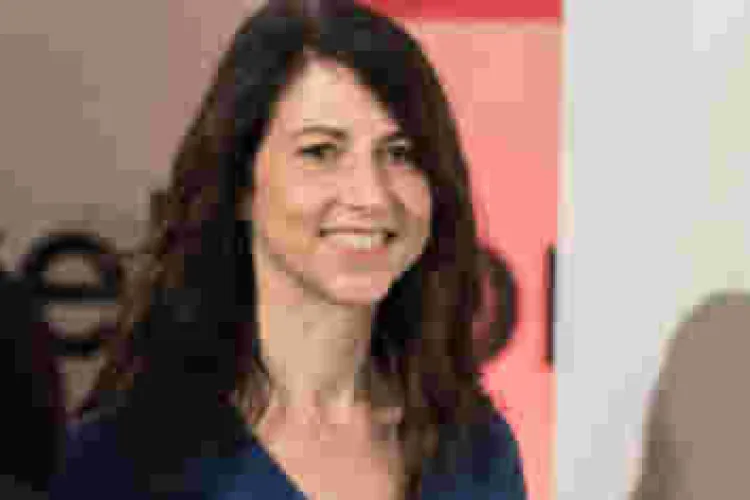 Jeff Bezos Former Wife, MacKenzie to Give 50% of Her $36.6 billion Fortune to Charity