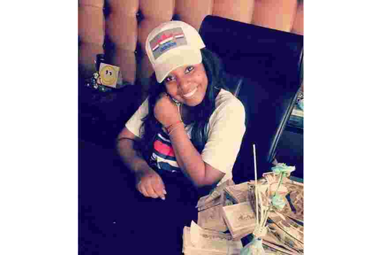 Sonko's Daughter Saumu Mbuvi Flaunts Piles of Cash on Social Media